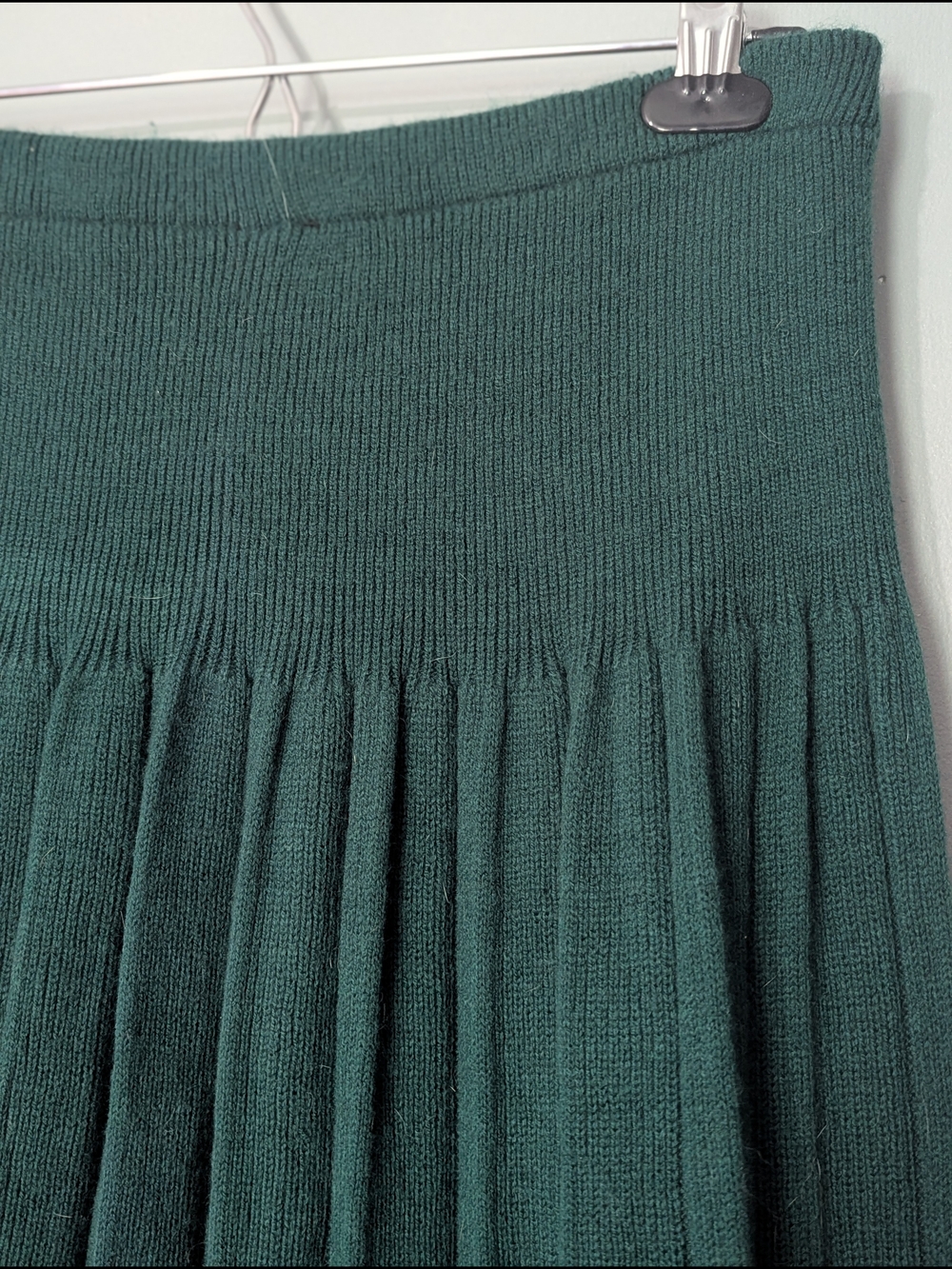 19 Avenue Vintage Women's Forest Green Sweater Knit Pleated Midi Skirt - Picture 3 of 10